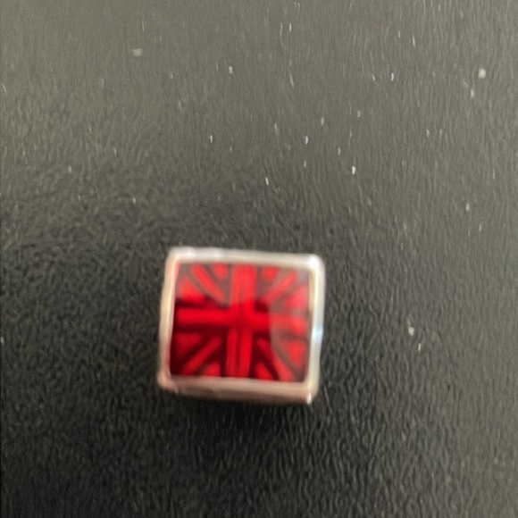 Pandora London Calling Phone booth with red enamel travel charm - Picture 7 of 8